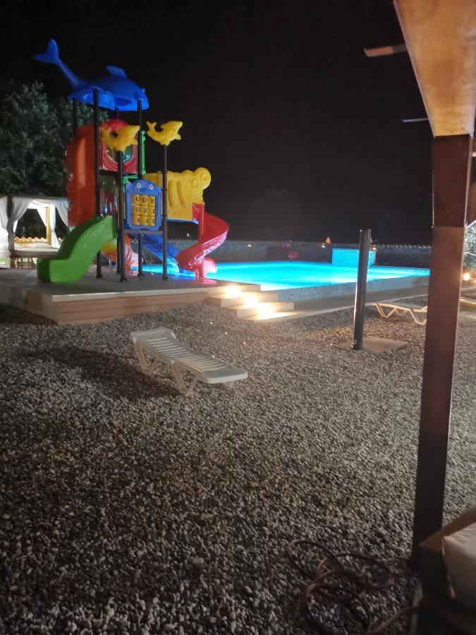 Large Camper In The Olive Grove Hotel Banjole Exterior foto